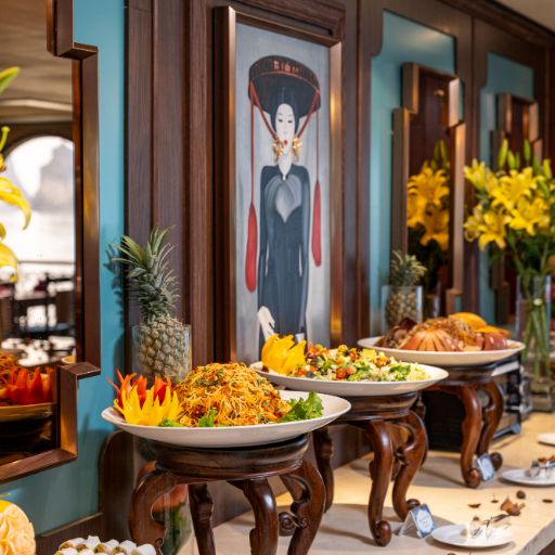 Hành Trình Khám Phá Tinh Hoa Ẩm Thực Cùng Indochina Sails