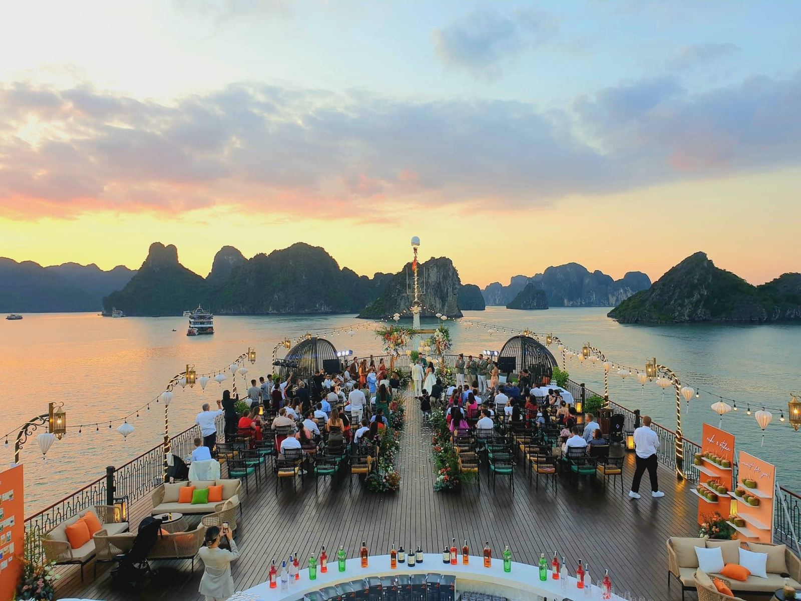 Đám cưới trên du thuyền