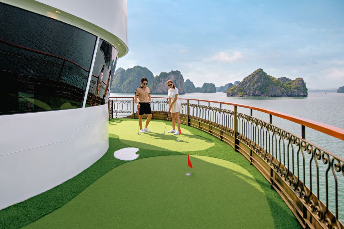 Sân Golf Trên Du Thuyền Indochine