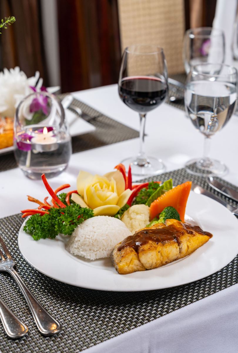 Ẩm thực trên du thuyền