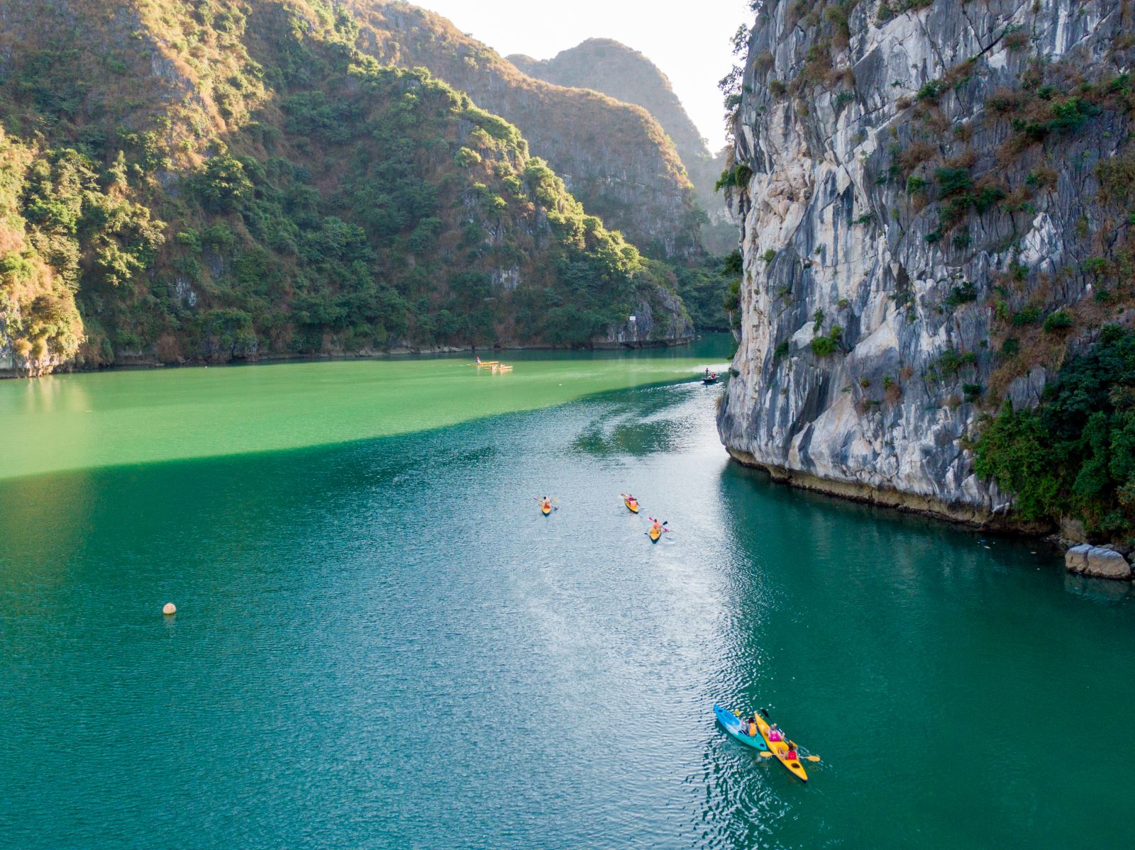Hang Sáng Tối