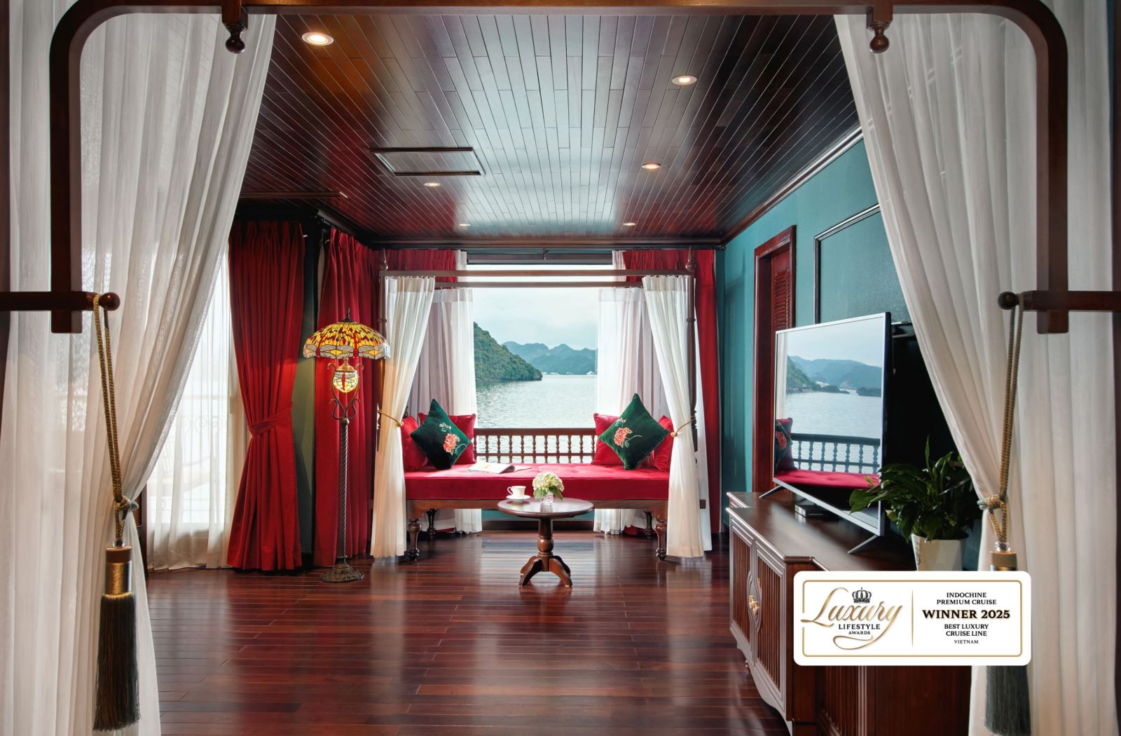 Du thuyền Hạ Long 5 sao được Mỹ vinh danh